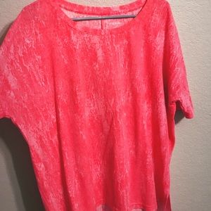 { High/Low Flowy Work-Out Tee }